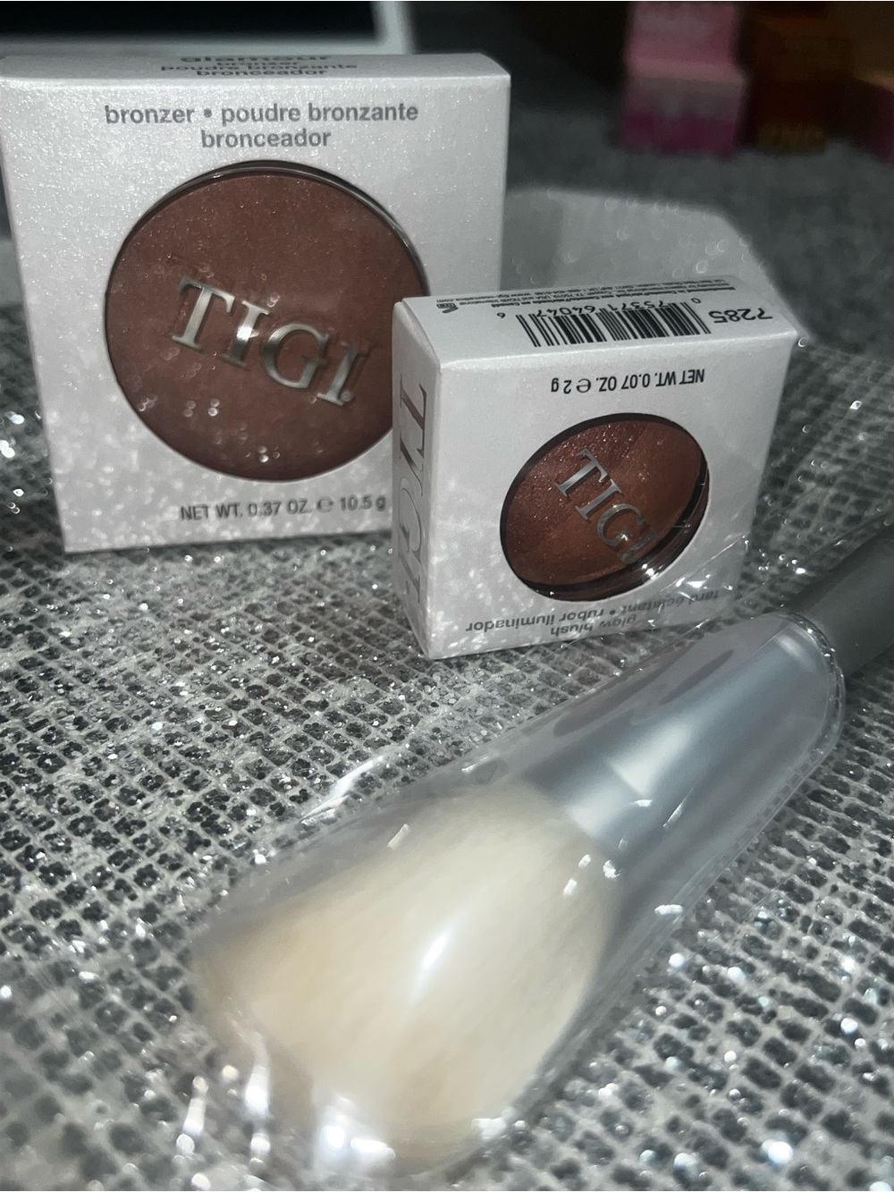 ✨ NIB TIGI Cosmetics 3-Piece Makeup Bundle – Bronzer, Glow Blush & Brush - Picture 2 of 2